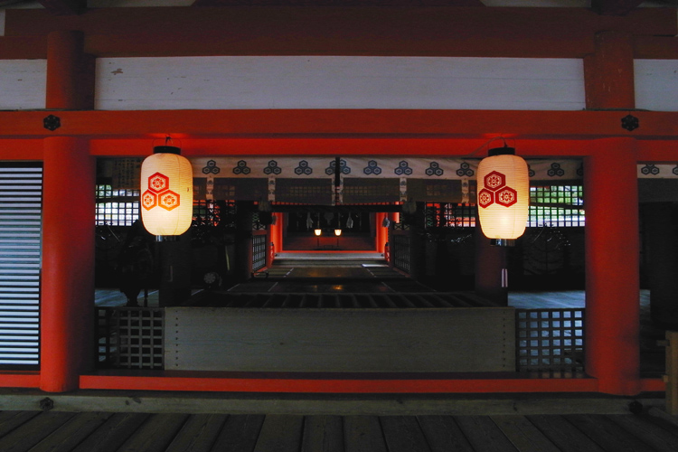 厳島神社・本殿・弊殿・拝殿