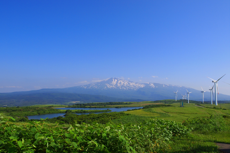 仁賀保高原と鳥海山