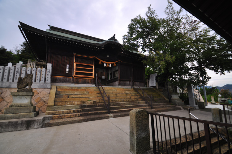 生石神社・本殿